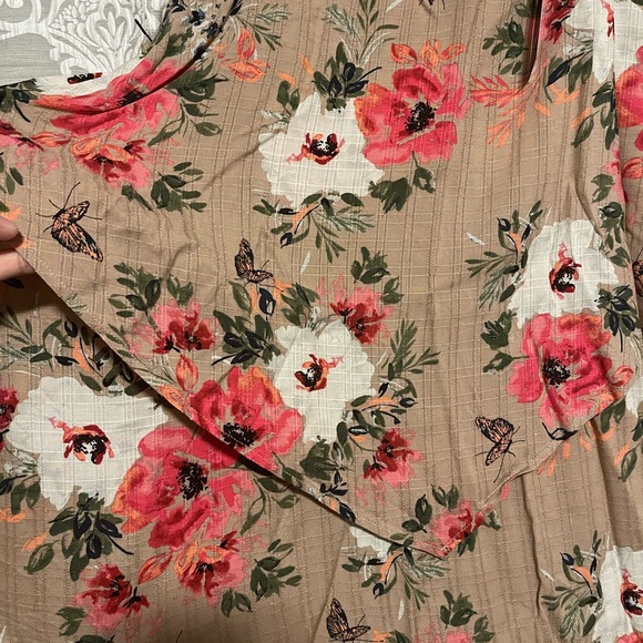 New floral Torrid top 2x - Picture 3 of 4